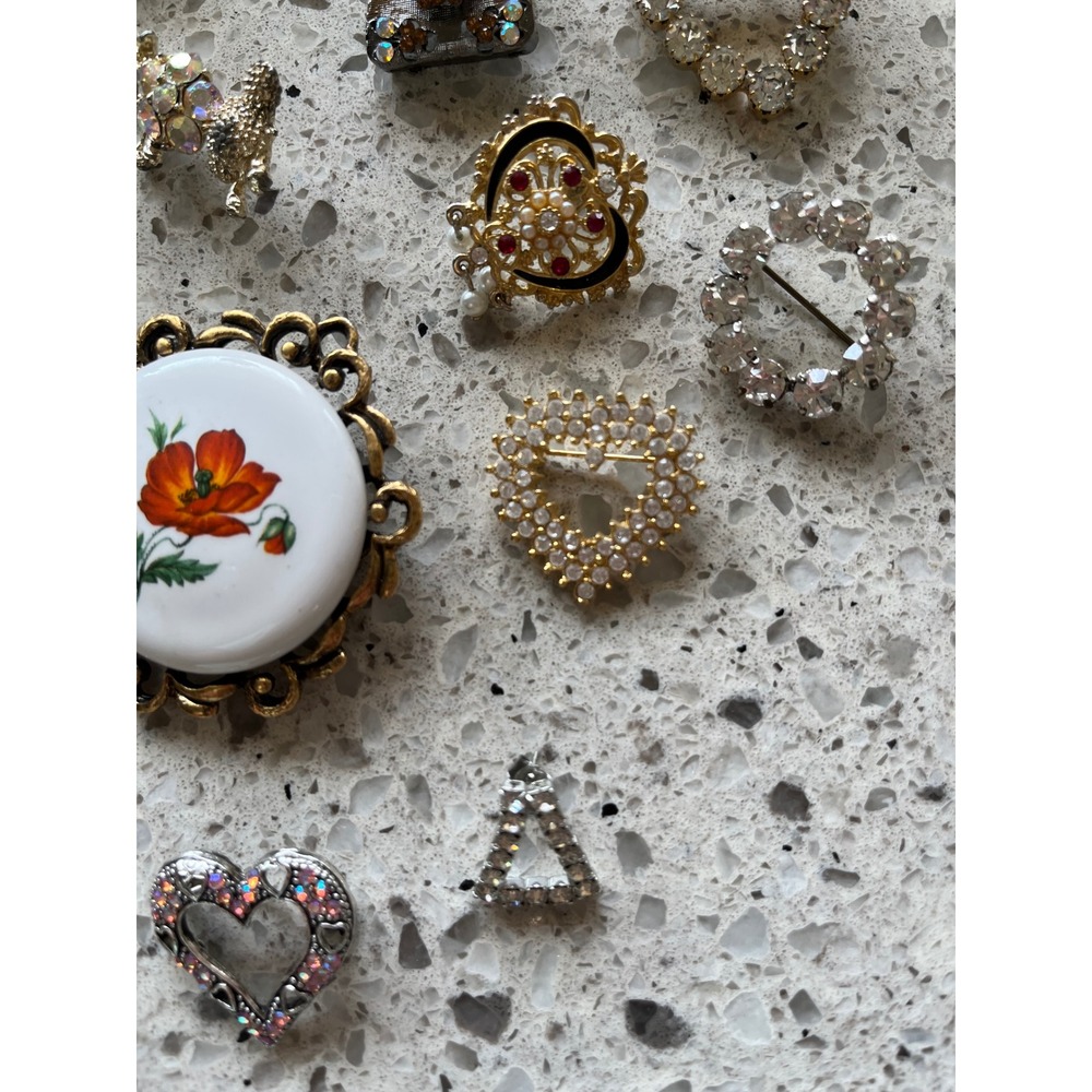Vintage Brooch Lot 17pc Rhinestone Pearl Floral Porcelain Heart Poodle Pins - Picture 5 of 7